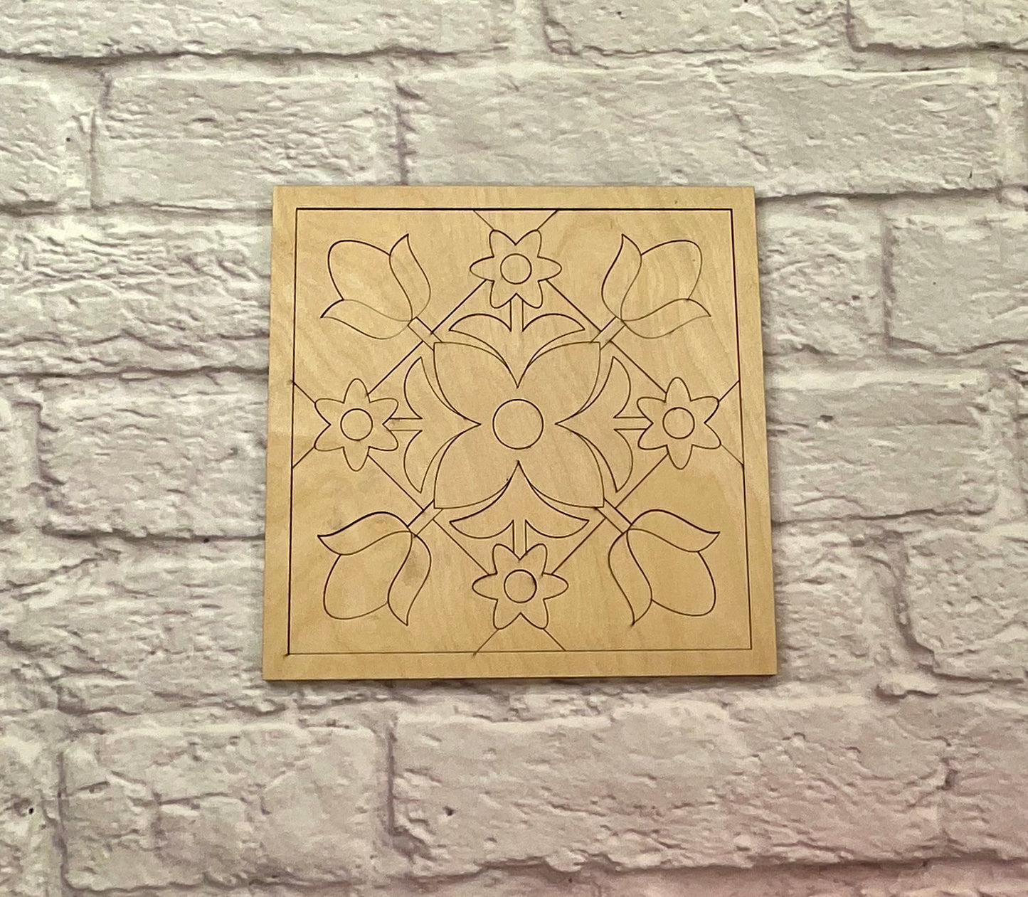 Barn Quilt Floral Design Wooden Quilt Block Door Hanger Kit, Farmhouse Front Door Wreath Laser-Cut Door Hanger Kit
