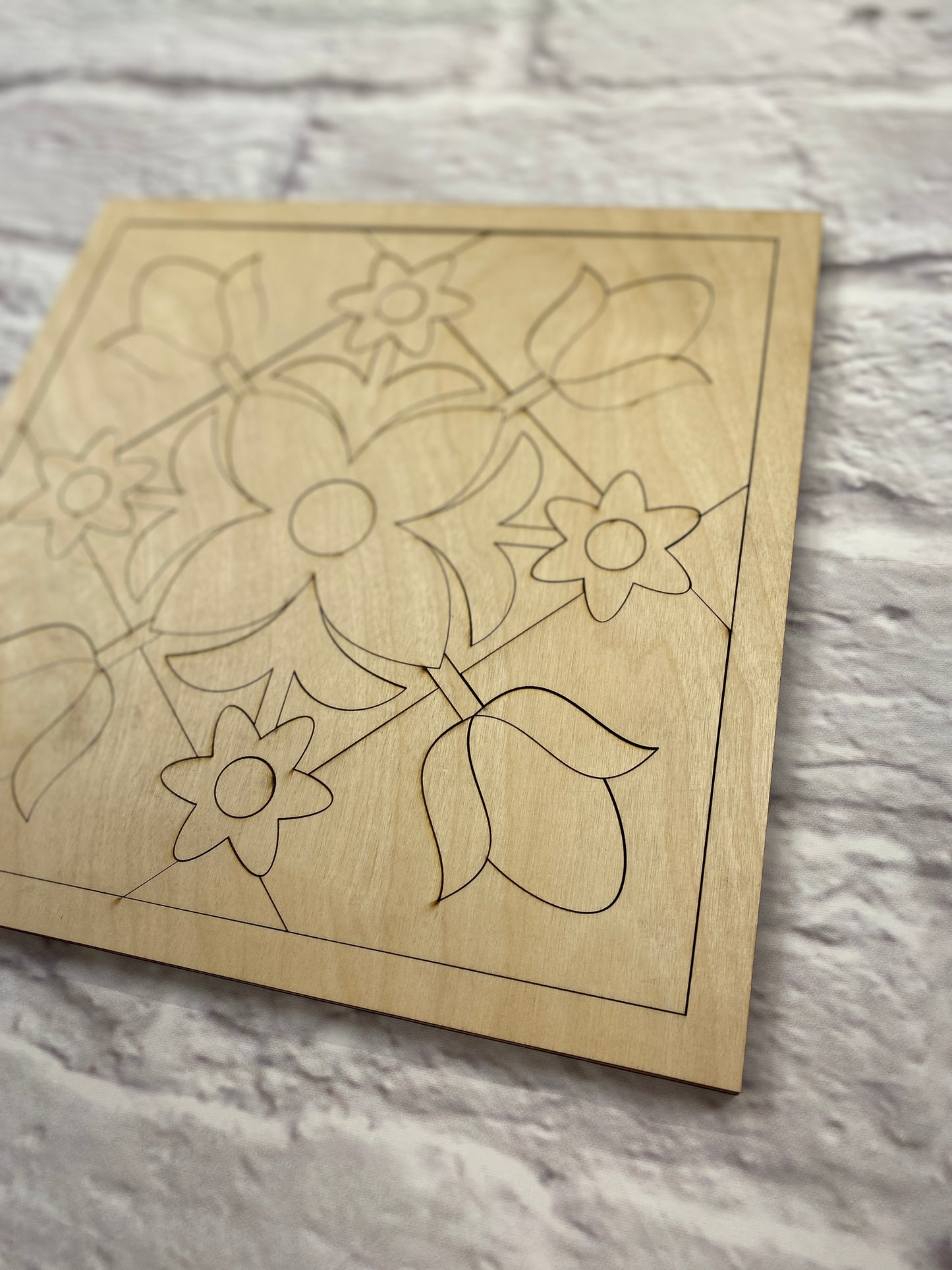 Barn Quilt Floral Design Wooden Quilt Block Door Hanger Kit, Farmhouse Front Door Wreath Laser-Cut Door Hanger Kit
