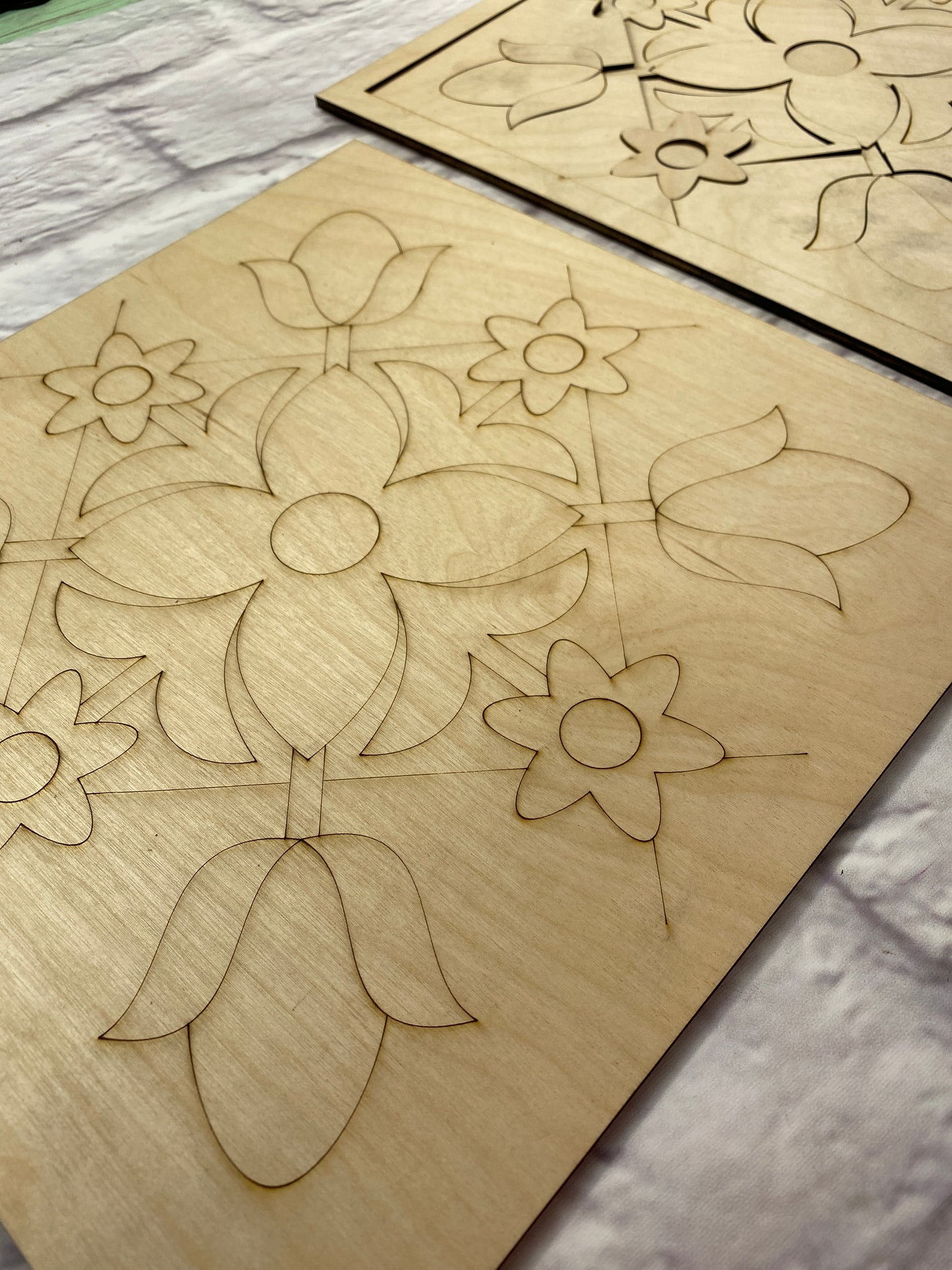Barn Quilt Floral Design Wooden Quilt Block Door Hanger Kit, Farmhouse Front Door Wreath Laser-Cut Door Hanger Kit