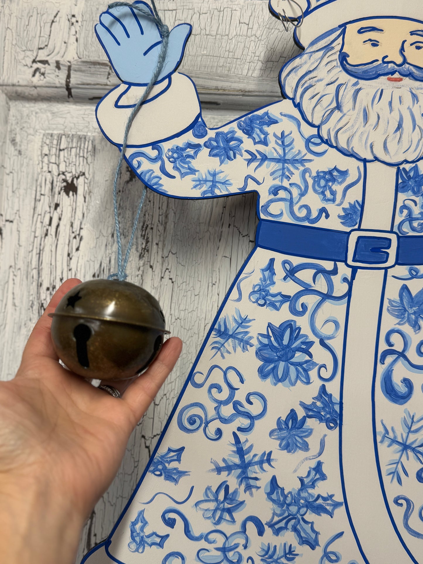 Chinoiserie Santa Wooden Door Hanger – Elegant Blue and White Christmas Decor