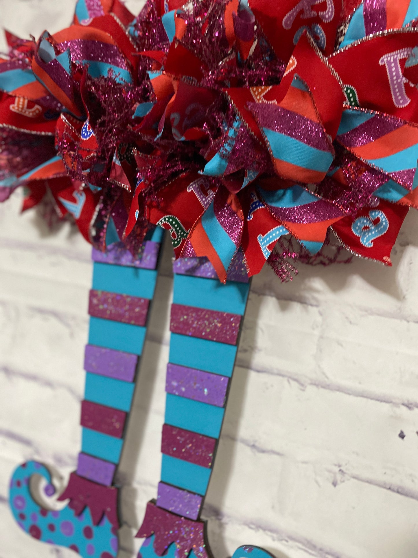 Elf feet and Legs / Wreath Form / Christmas Decor / Laser Cut Door Hanger / Blanks for DIY Project