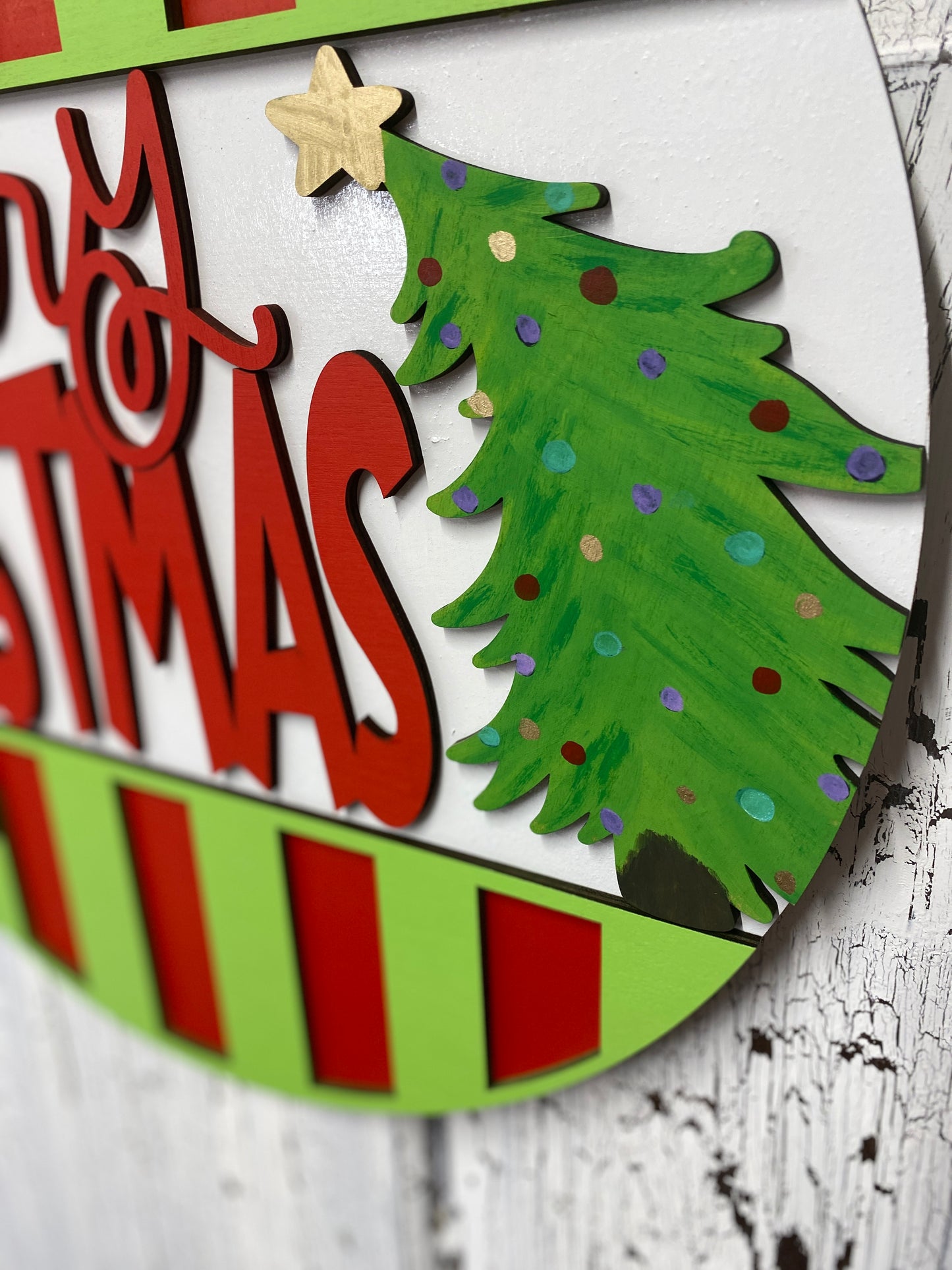 Merry Christmas Layered Door Hanger with Tree – 18 Inch Round Wooden Christmas Sign for Front Door or Wall