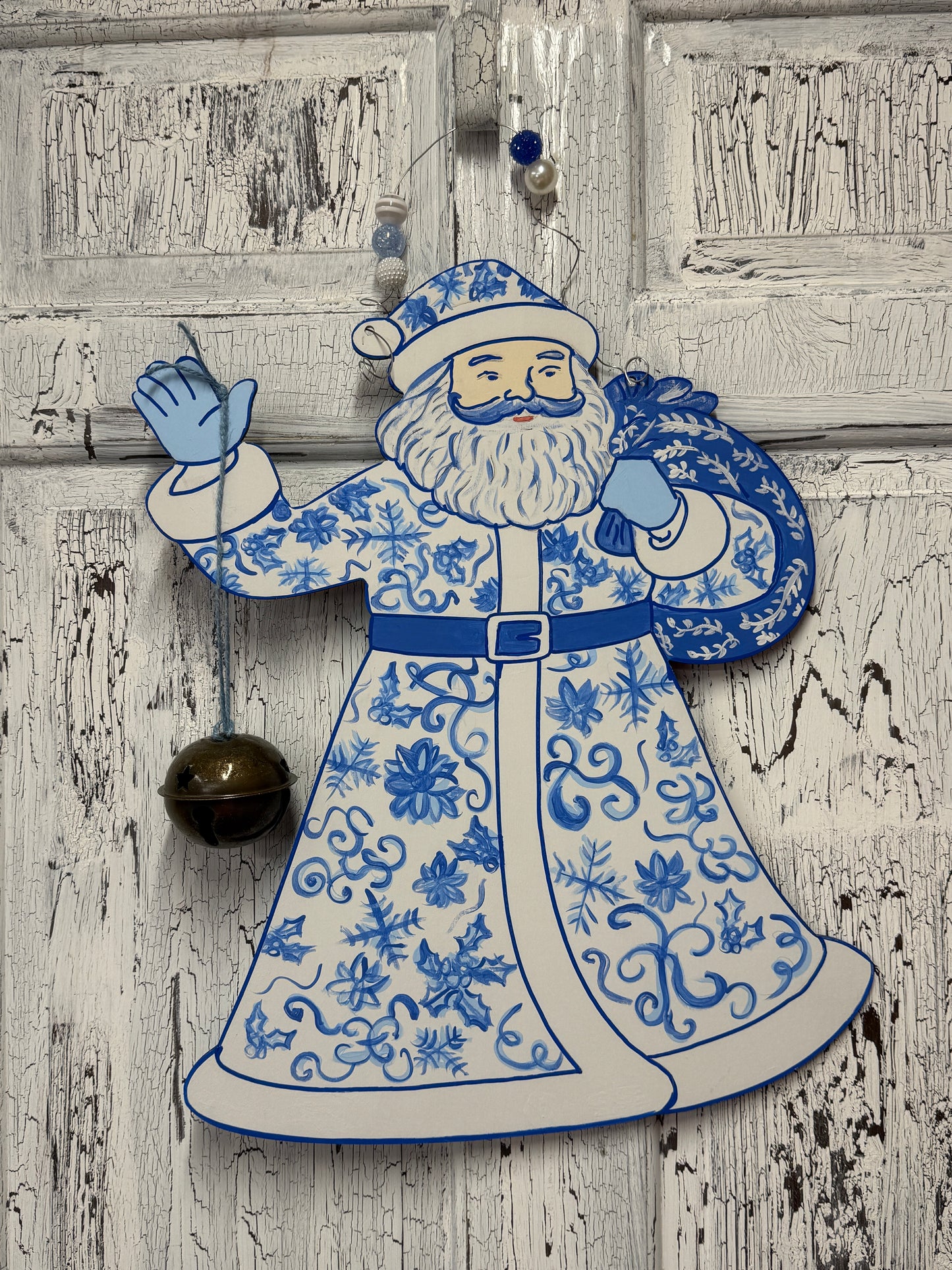 Chinoiserie Santa Wooden Door Hanger – Elegant Blue and White Christmas Decor