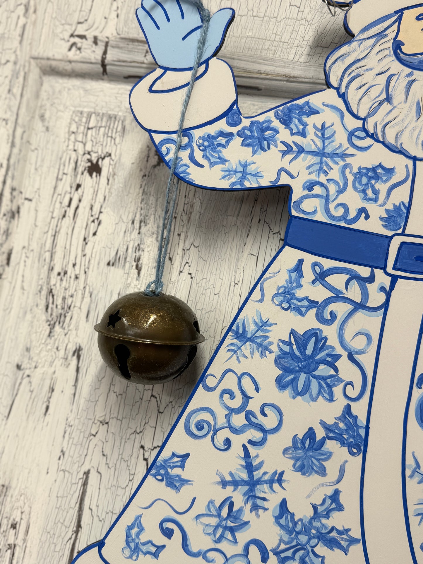 Chinoiserie Santa Wooden Door Hanger – Elegant Blue and White Christmas Decor
