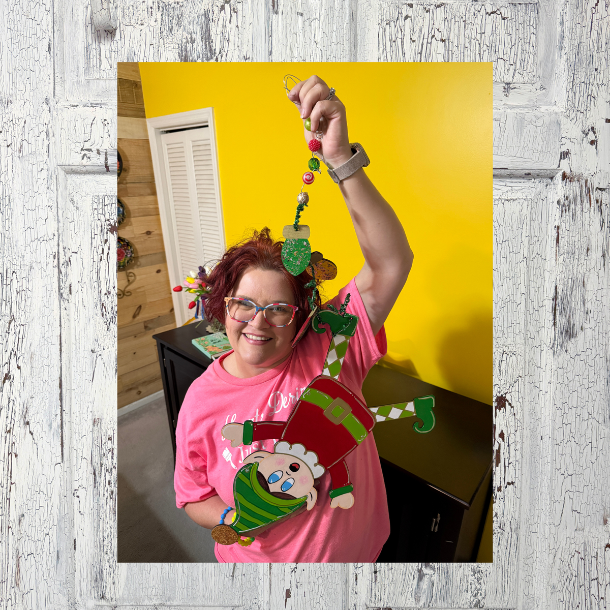 Mischievous Christmas Elf Door Hanger – Hand-Painted Wooden Holiday Decor