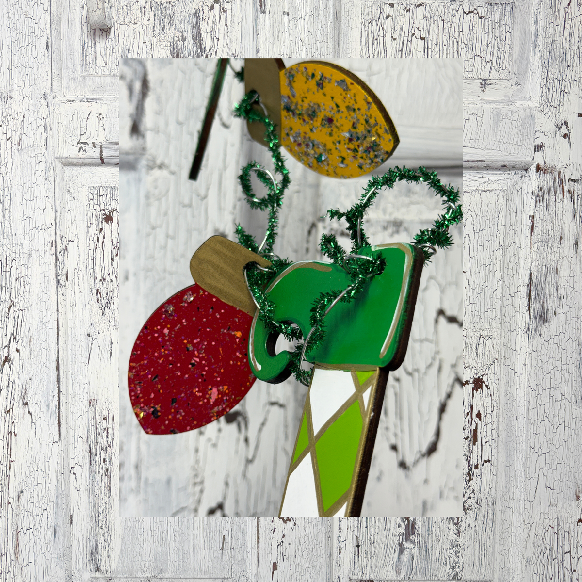 Mischievous Christmas Elf Door Hanger – Hand-Painted Wooden Holiday Decor