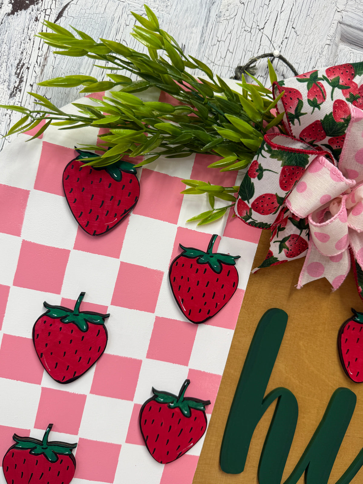 Strawberry Theme Hi Door Hanger DIY Kit | Wood Blank with 3D Words | Reusable Stencil Craft Kit | Round Sign